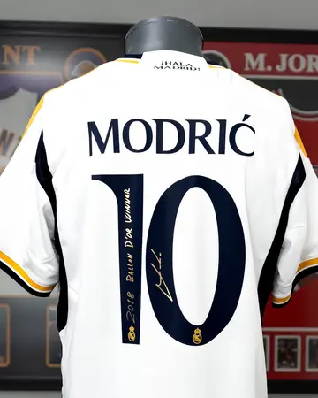 Jersey del Real Madrid, firmado por Luka Modrić 🇭🇷