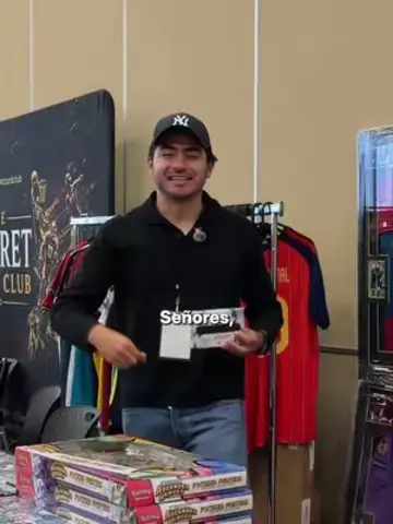 Abriendo una caja de 10,000 pesos
